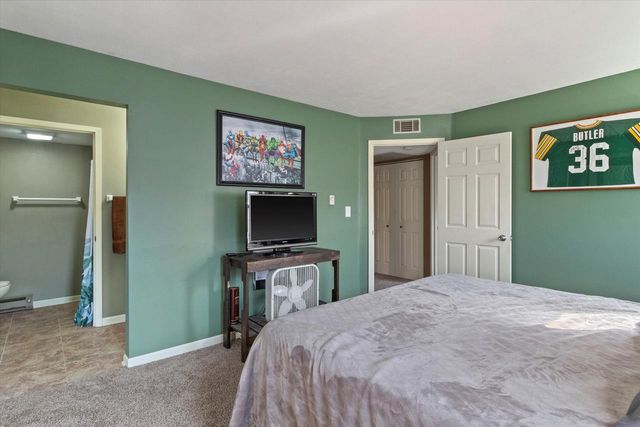 1603 S Carriage LANE, New Berlin, WI 53151