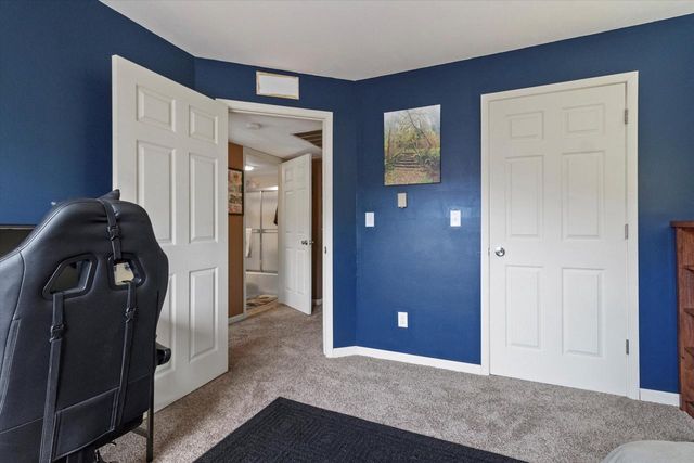 1603 S Carriage LANE, New Berlin, WI 53151