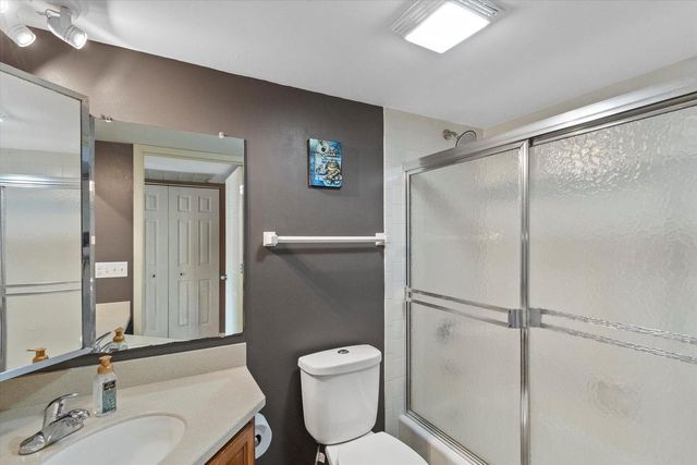1603 S Carriage LANE, New Berlin, WI 53151