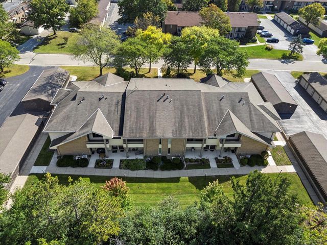 1603 S Carriage LANE, New Berlin, WI 53151