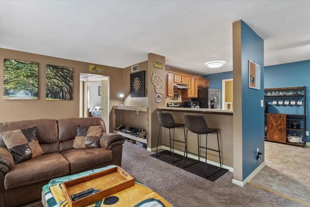 1603 S Carriage LANE, New Berlin, WI 53151