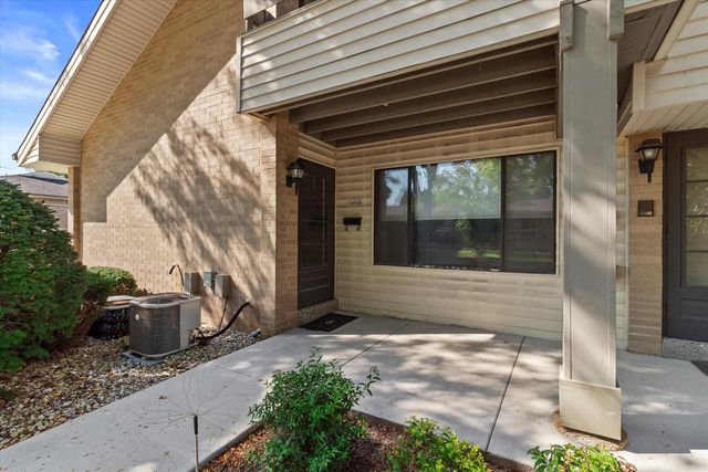 1603 S Carriage LANE, New Berlin, WI 53151