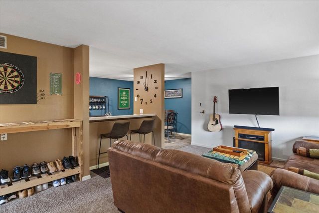 1603 S Carriage LANE, New Berlin, WI 53151