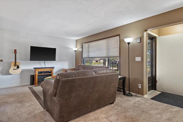 1603 S Carriage LANE, New Berlin, WI 53151