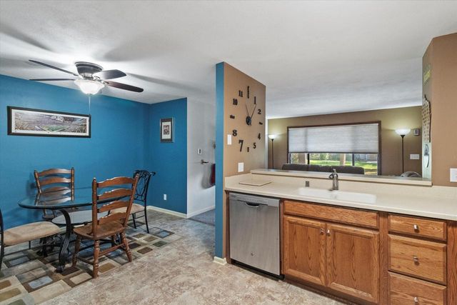 1603 S Carriage LANE, New Berlin, WI 53151