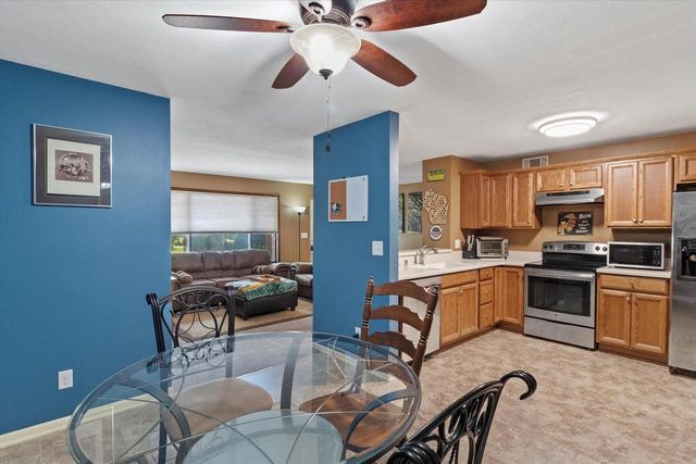 1603 S Carriage LANE, New Berlin, WI 53151