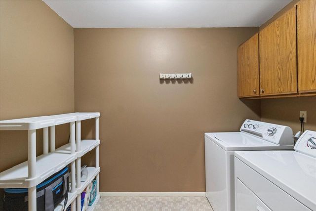 1603 S Carriage LANE, New Berlin, WI 53151