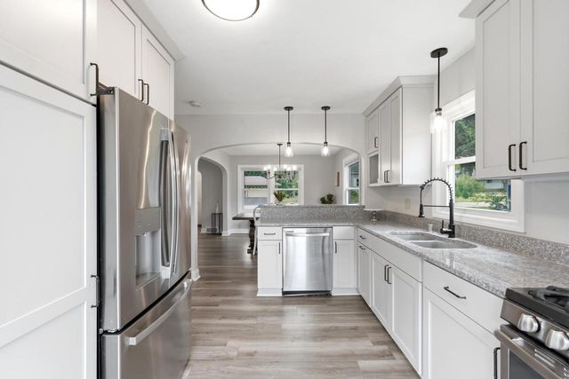 202 S Highland AVENUE, Thiensville, WI 53092