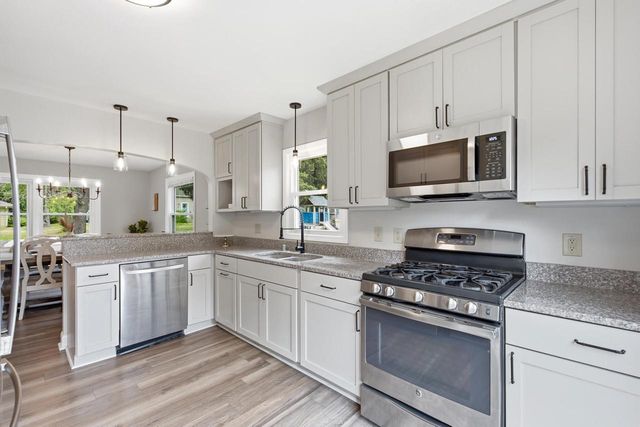 202 S Highland AVENUE, Thiensville, WI 53092