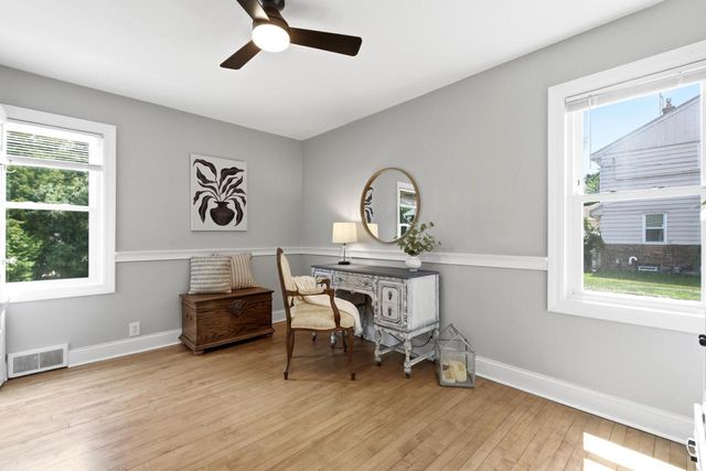 202 S Highland AVENUE, Thiensville, WI 53092