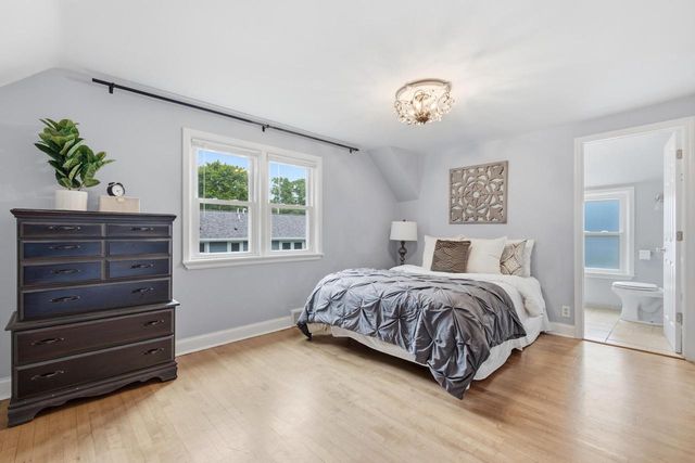 202 S Highland AVENUE, Thiensville, WI 53092