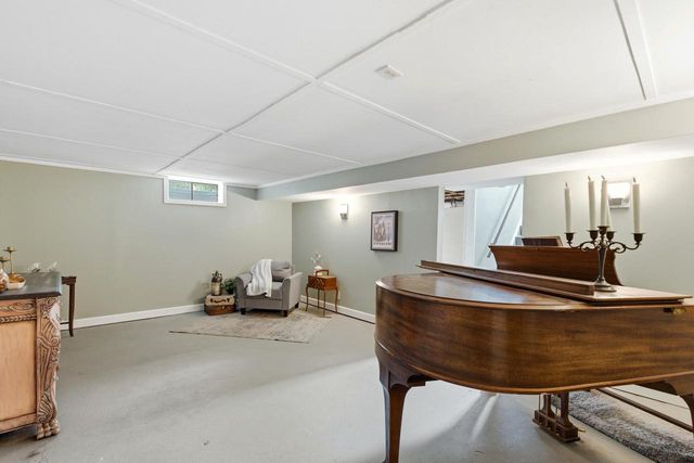 202 S Highland AVENUE, Thiensville, WI 53092