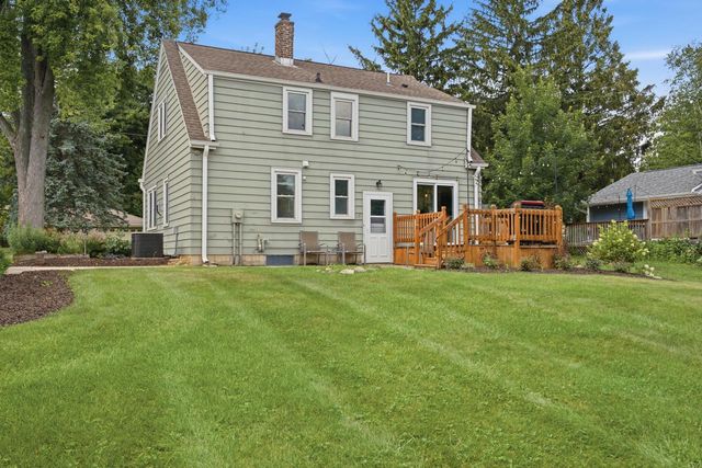 202 S Highland AVENUE, Thiensville, WI 53092