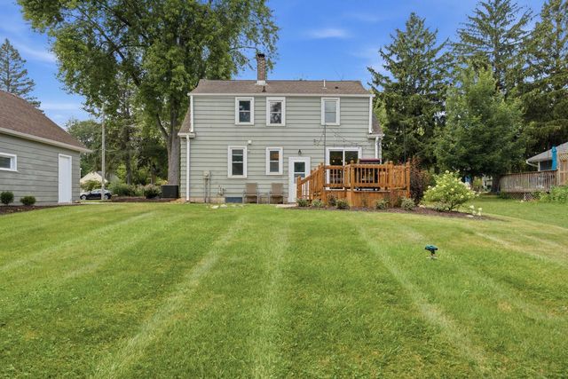 202 S Highland AVENUE, Thiensville, WI 53092