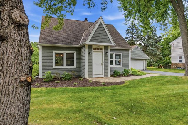 202 S Highland AVENUE, Thiensville, WI 53092
