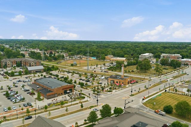 202 S Highland AVENUE, Thiensville, WI 53092