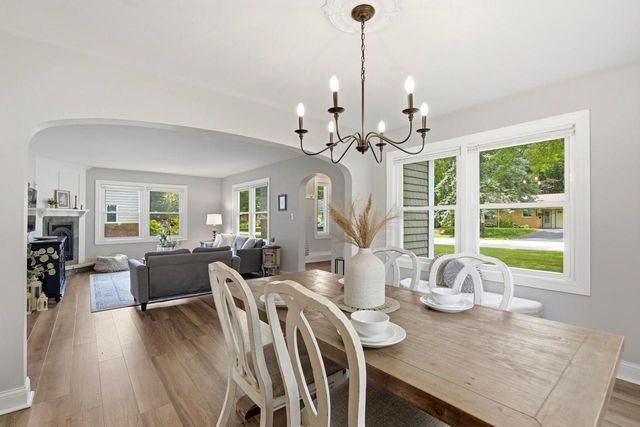 202 S Highland AVENUE, Thiensville, WI 53092