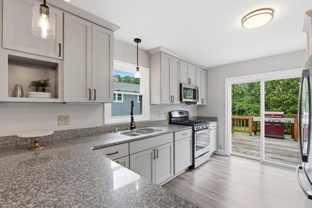 202 S Highland AVENUE, Thiensville, WI 53092