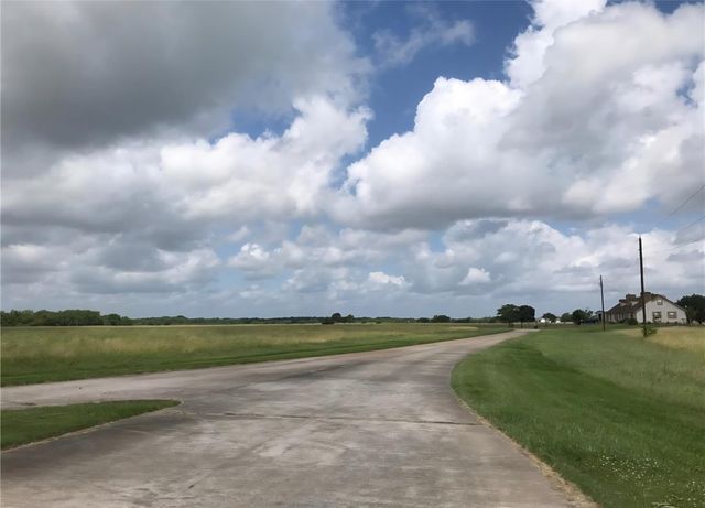1007 Chuckwagon Trail, Angleton, TX 77515