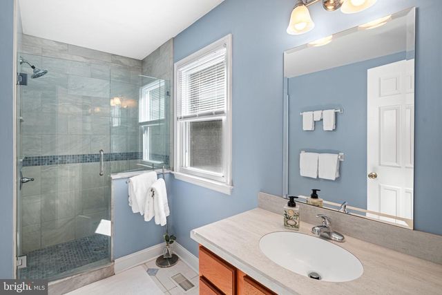885 HENRY DR, Yardley, PA 19067