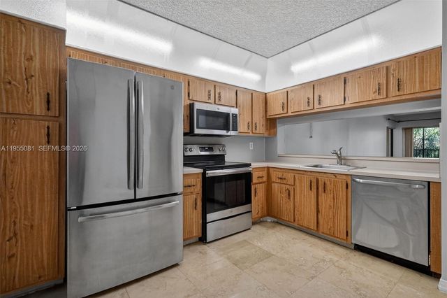 491 Ives Dairy Rd 306-5, Miami, FL 33179