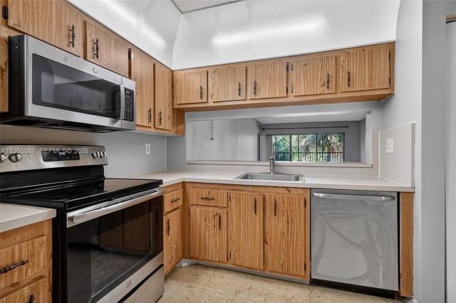 491 Ives Dairy Rd 306-5, Miami, FL 33179