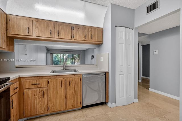 491 Ives Dairy Rd 306-5, Miami, FL 33179