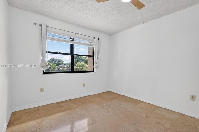 491 Ives Dairy Rd 306-5, Miami, FL 33179