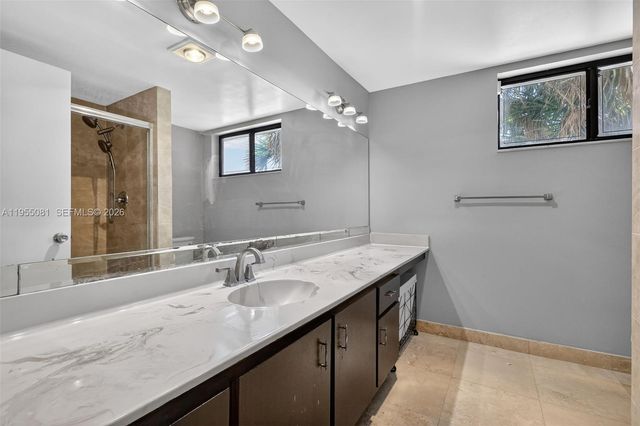 491 Ives Dairy Rd 306-5, Miami, FL 33179