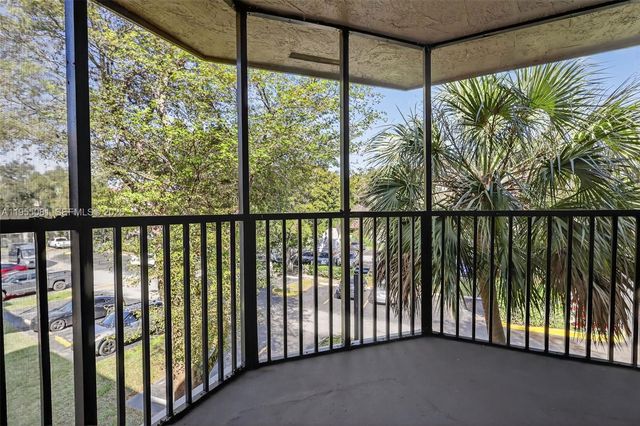 491 Ives Dairy Rd 306-5, Miami, FL 33179