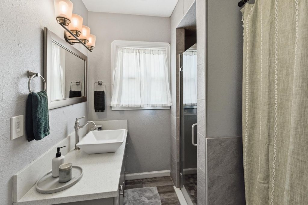 Image 12 of property listing at 2841 C Street, Selma, CA 93662