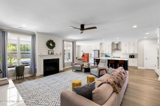 278 Man O War Lane, Hampstead, NC 28443