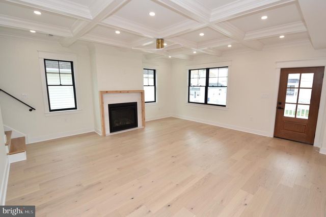 331 W 16TH AVE, Wildwood, NJ 08260