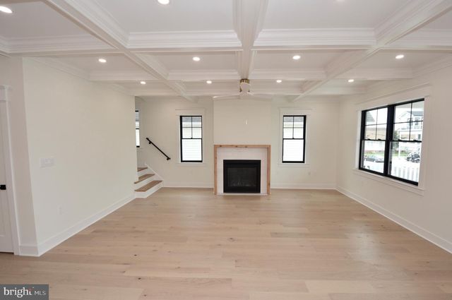 331 W 16TH AVE, Wildwood, NJ 08260