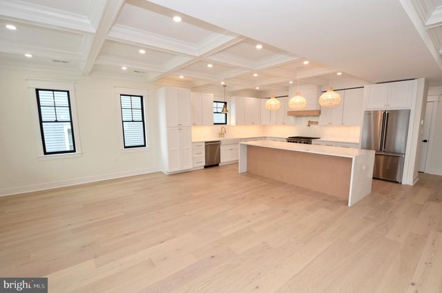 331 W 16TH AVE, Wildwood, NJ 08260