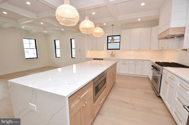 331 W 16TH AVE, Wildwood, NJ 08260