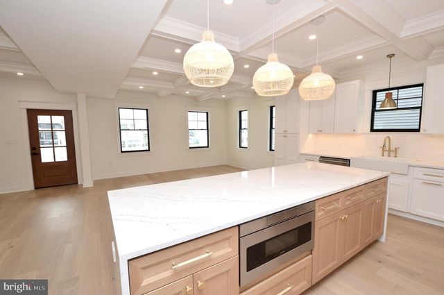 331 W 16TH AVE, Wildwood, NJ 08260