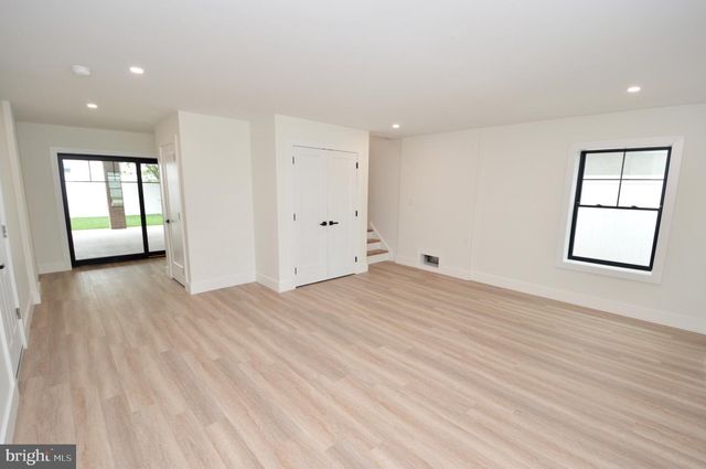 331 W 16TH AVE, Wildwood, NJ 08260