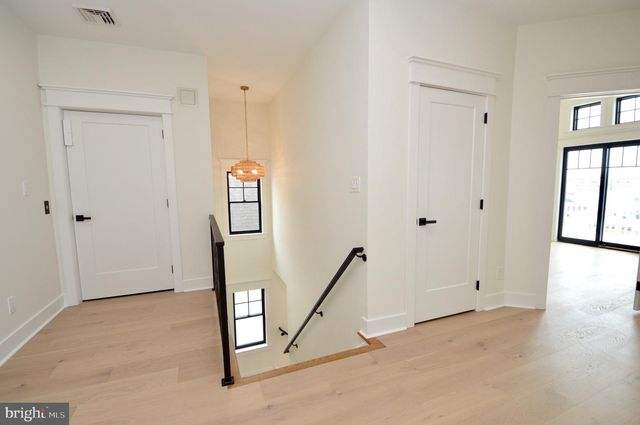 331 W 16TH AVE, Wildwood, NJ 08260