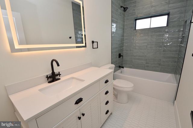 331 W 16TH AVE, Wildwood, NJ 08260