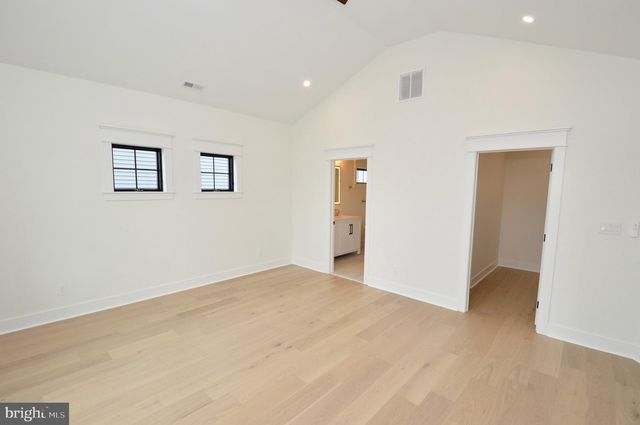 331 W 16TH AVE, Wildwood, NJ 08260