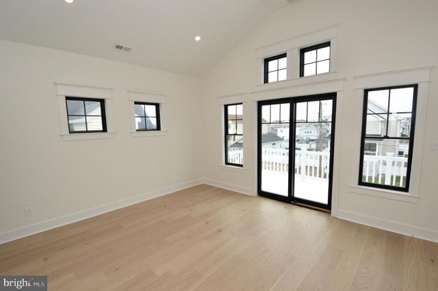 331 W 16TH AVE, Wildwood, NJ 08260