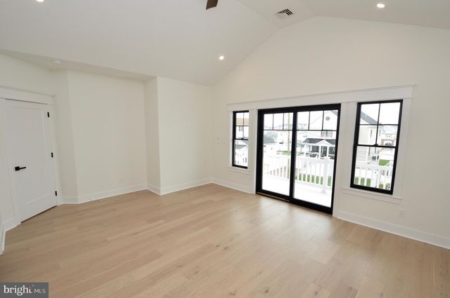 331 W 16TH AVE, Wildwood, NJ 08260