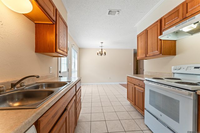 548 S Flannery Rd Apt A, Baton Rouge, LA 70815