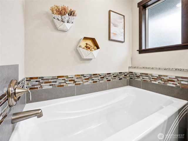 21002 61st Avenue W, Lynnwood, WA 98036