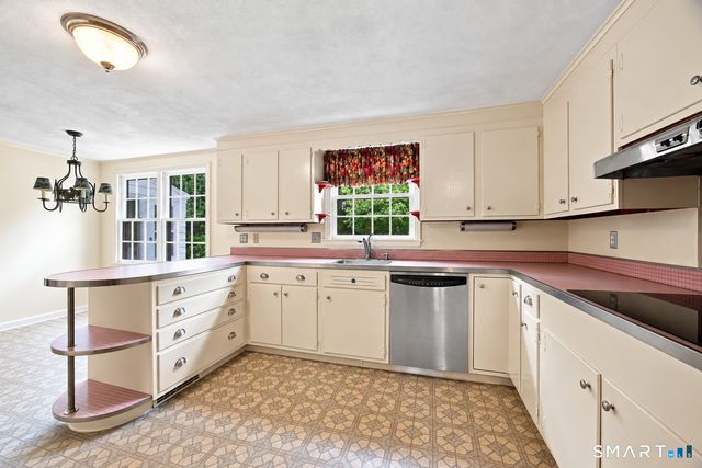 16 Oakhurst Road, Simsbury, CT 06070