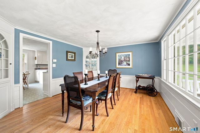 16 Oakhurst Road, Simsbury, CT 06070