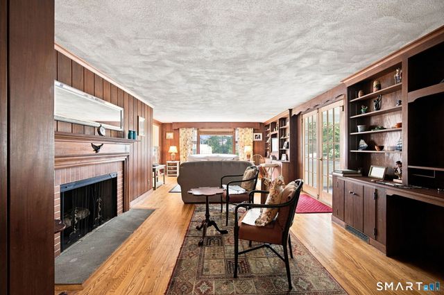 16 Oakhurst Road, Simsbury, CT 06070