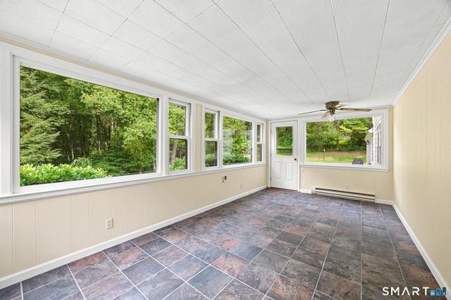 16 Oakhurst Road, Simsbury, CT 06070