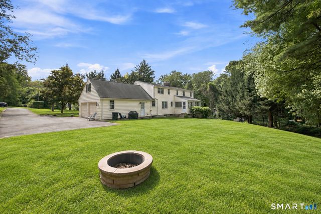 16 Oakhurst Road, Simsbury, CT 06070